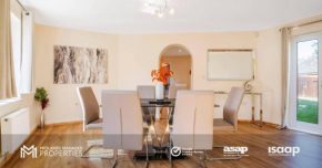 Spacious 5 Double Bedroom Family Home with 2 Bathrooms plus WC includes Driveway Parking and Extended Lounge and Dining Room plus Private Rear Garden in a Great Location